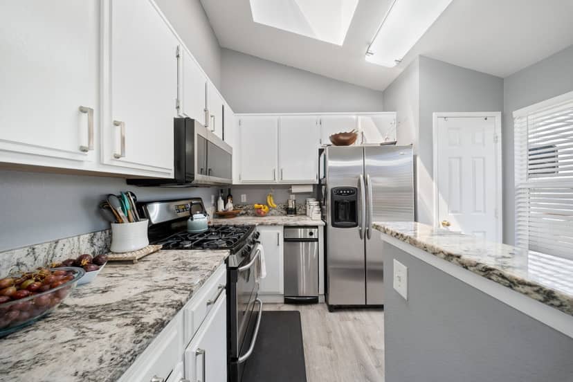 AFFORDABLE -MOVE IN READY! 5